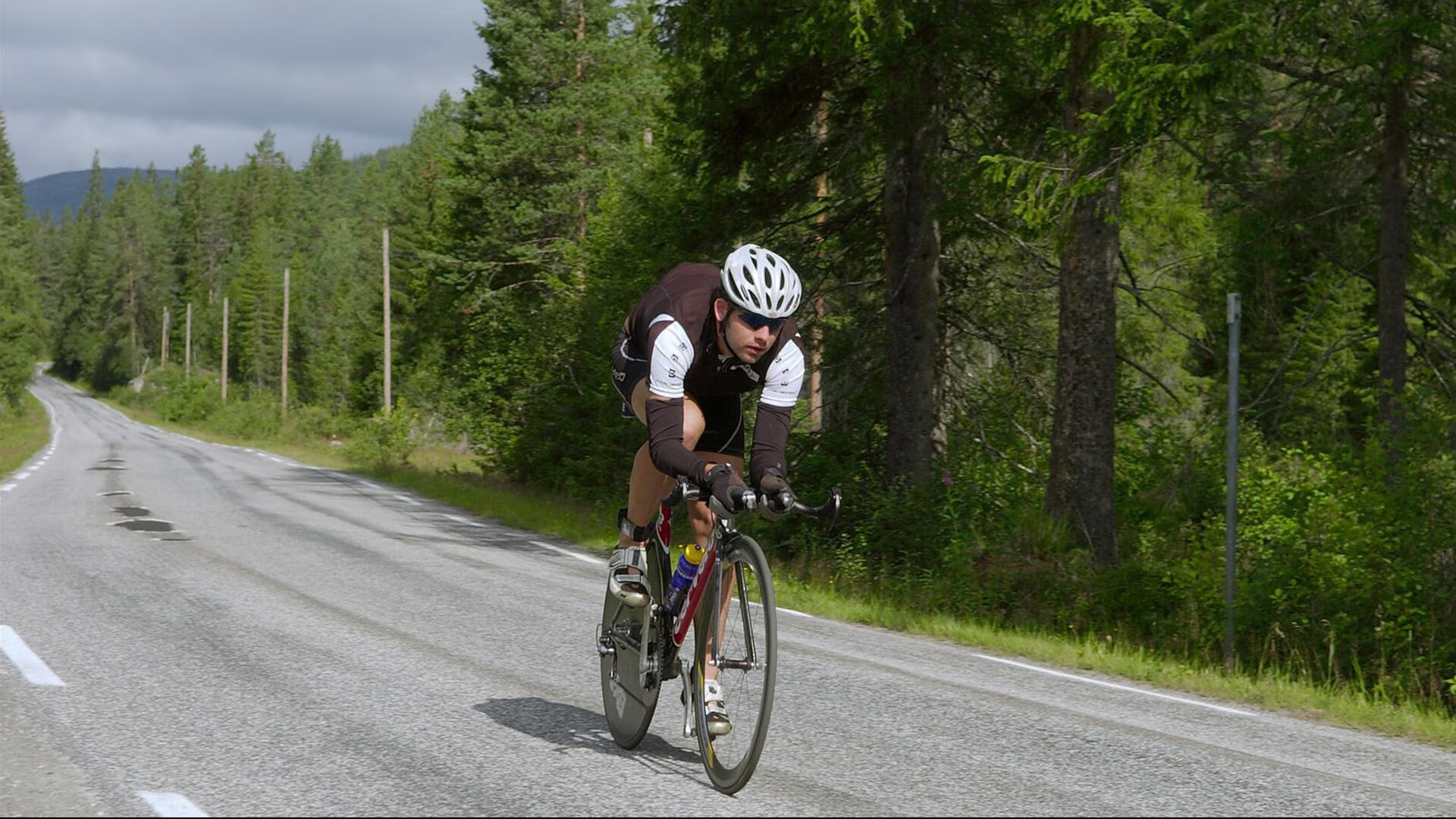 绿茵场上的碾压与乒乓台前的火焰,葡萄牙狂胜德国,樊振东状态如日中天